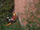 U pádu dvojice v lesoparku eovka v Jiín zasahoval vrtulník (19.9.2017).