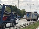 Nehoda zbrzdila dopravu Pra�sk�m okruhu u obce O�ech. (25.9.2017)