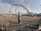 Betonování nového elezniního mostu u Hlavního vlakového nádraí v Plzni. (23....