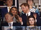 První dáma USA Melania Trumpová a britský princ Harry sedli na zahájení...