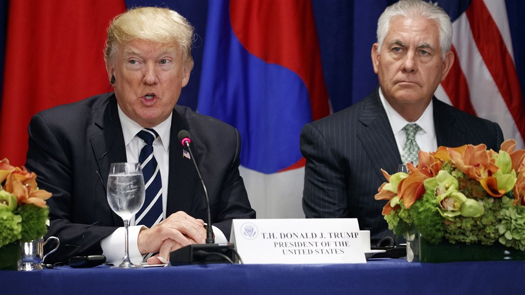 Prezident Donald Trump na setkání s jihokorejským prezidentem Moon Jae-inem a...
