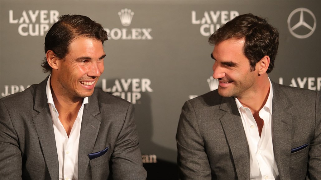Rafael Nadal (vlevo) a Roger Federer, dvě hlavní hvězdy Laver Cupu