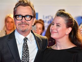 Gary Oldman a Gisele Schmidtov (Toronto, 11. z 2017)