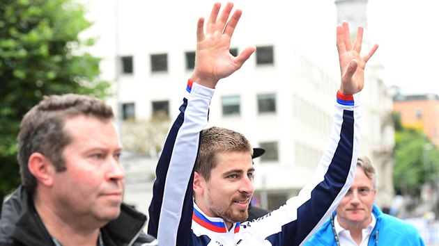 ZNOVU ŠAMPIONEM. Peter Sagan potřetí za sebou ovládl závod s hromadným startem na mistrovství světa.
