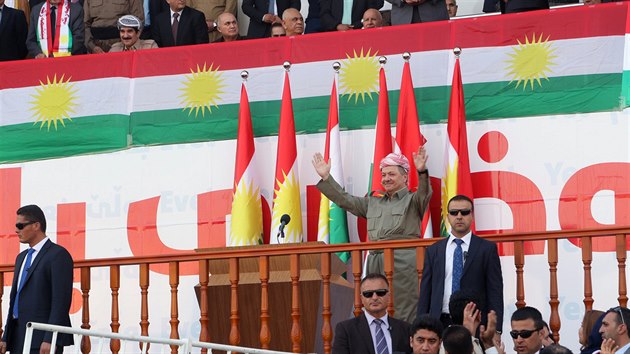 Na tyicet tisc irckch Kurd demonstrovalo na stadionu v Irblu za nezvisl stt (22. z 2017)