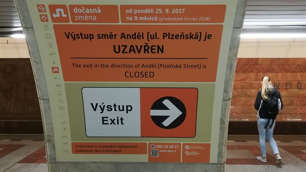 Ve stanici metra Andl se na 9 msc uzavel vstup smr kiovatka Andl (25. z 2017)