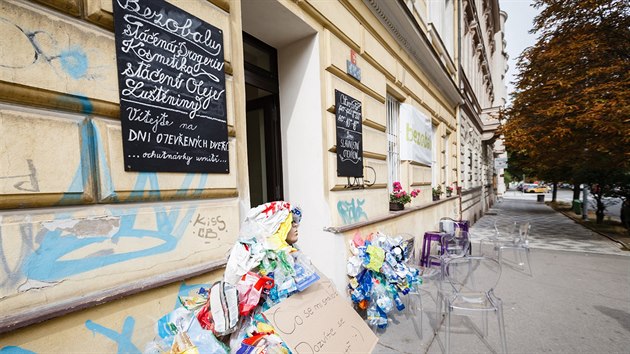 Nový bezobalový obchod otevřel v úterý 19. září v ulici Pod kaštany 5 v Praze.