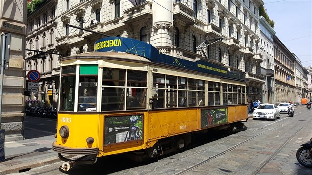 Milán nedá dopustit na své tradice. V centru stále jezdí staré tramvaje a před večeří se chodí na skleničku.