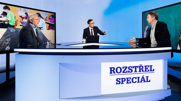 f Cermatu Ji Zka (vlevo) s konzultantem organizace EDUin Tomem Fetkem (vpravo) v diskusnm poadu Rozstel