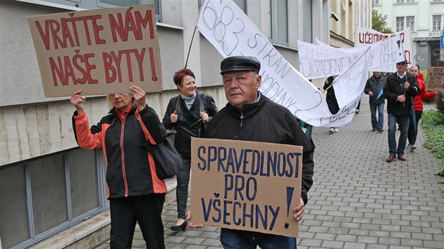 Ostravsk demonstrace finannka Pavla Krpy proti Zdeku Bakalovi mla velmi nzkou ast. (20. z 2017)