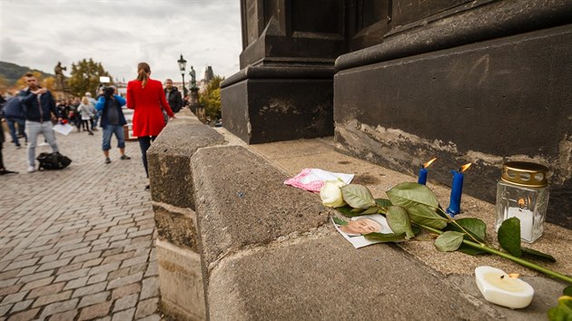 M�sto na Karlov� most�, odkud �dajn� spadl do Vltavy herec Jan T��ska. (25. z��� 2017)