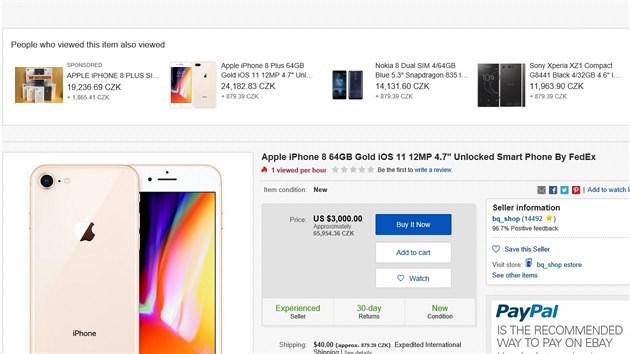 Prodejce na aukčním portálu eBay požaduje za základní iPhone 8 s 64GB uživatelskou pamětí 3 000 dolarů. Běžná cena na americkém trhu je přitom méně než čtvrtinová, Apple si řekne o 699 dolarů.