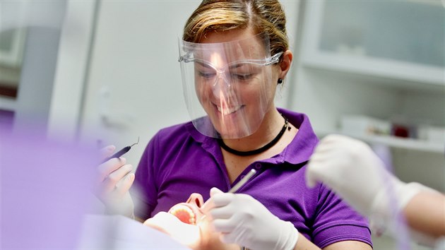Jednatřicetiletá zubařka Veronika Paulíčková provozuje ordinaci v Černé Hoře na Blanensku.