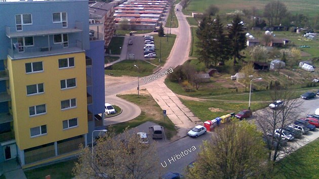 Mezi ulic U Hbitova a Telesk dnes vede provizorn cesta z panel pstupn pouze pm. Jej pemna v kratikou silnici vak nar na hlukov limity.