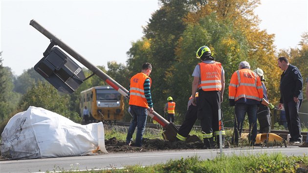 Na elezninm pejezdu u Obratan na Pelhimovsku  se srazil kamion s osobnm vlakem.