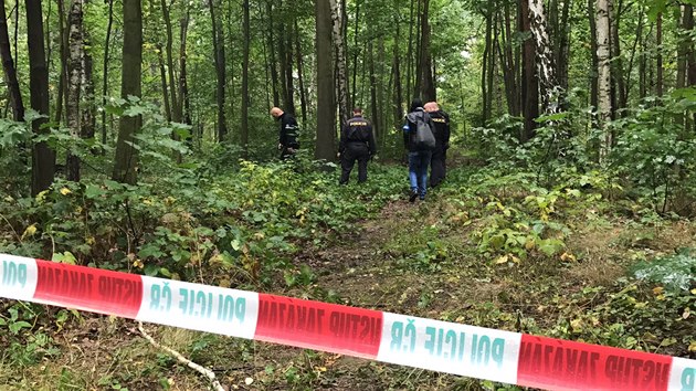V Újezdu nad Lesy našla policie na ulici zbitého cizince (25.9.2017)
