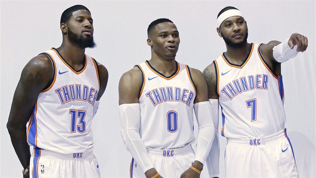 Paul George, Russell Westbrook a Carmelo Anthony (zleva), ti hvzdy Oklahoma City