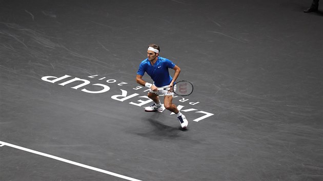 Roger Federer bojuje v Laver Cupu.