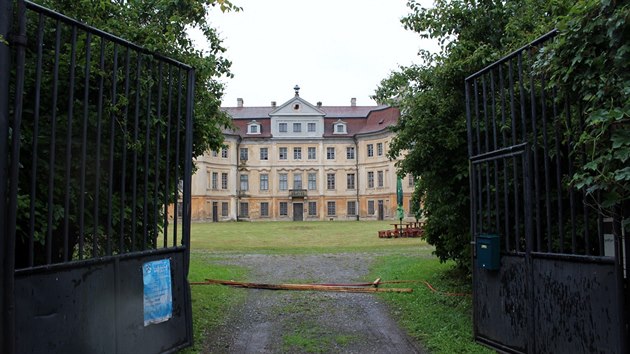 Lobkowiczké sídlo chátrá a ohrožuje místní, majitelé to popírají.
