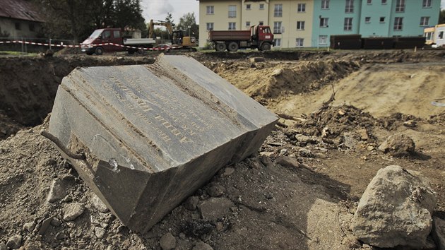 Lokalita ve Stbe, kde m vyrst nov matesk kolka, ukrvala nhrobky a sti gotickch portl. (19. 9. 2017)