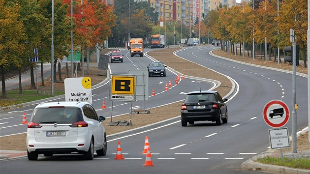 Po vce ne ron rekonstrukci silnii otevou Studentskou ulici v Plzni. (29. 9. 2017)