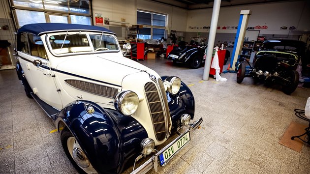 Milo Vrnek zpstupnil svoji sbrku vetern vozu BMV. Jeho velk lska k bavorkm zaala v roce 1967, kdy se nmeck automobilka poprv prezentovala v tehdejm eskoslovensku na veletrhu.