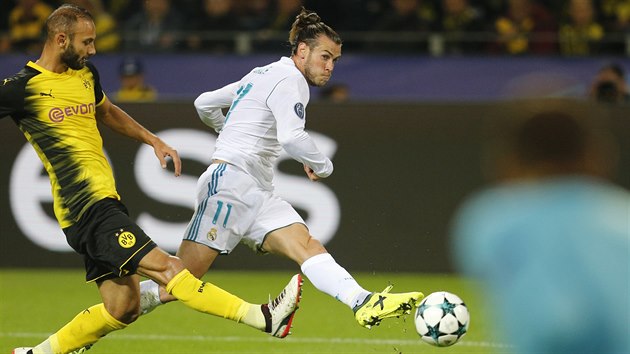TAKHLE TO VYPADALO. Gareth Bale stl vedouc gl Realu Madrid na hiti Dortmundu.