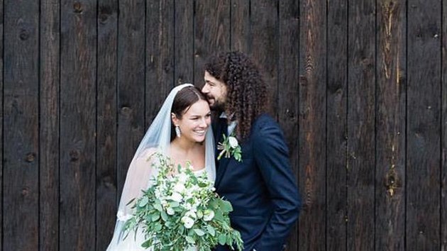 Ewa Farna a Martin Chobot se vzali. Zpěvačka to na sociálních sítích oznámila 22. září 2017.