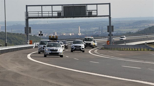 Omezen� zmizelo. D�lnice D8 je te� cel� pr�jezdn�. (20.9. 2017).