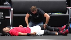 Nick Kyrgios se v utkání s Rogerem Federerem nechal oetit.