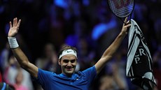 DOBOJOVÁNO. Roger Federer rozhodl v závreném duelu o vítzství týmu Evropy...