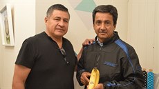 Farmái z Ekvádoru Yhony Yanzaguano (vlevo) a Marcelo Matute hospodaí na...