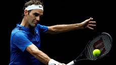 BEKHEND. Roger Federer v utkání Laver Cupu.