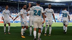Fotbalisté Realu Madrid oslavují trefu Daniho Ceballose.