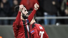 Kapitán Östersunds FK Brwa Nouri oslavuje vstelenou branku proti Hert Berlín....