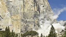 Kvli pádu kamen v Yosemitském národním parku zahynul jeden lovk. (29. záí...