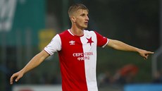 Jakub Jugas v dresu Slavie diriguje spoluhráe.