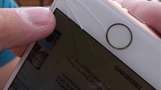 iPhone 8 prošel sérií crashtestů. Testovala se odolnost krycího skla dispeje,...