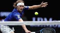 Nmecký tenista Alexander Zverev v duelu Laver Cupu s Denisem Shapovalovem. z...