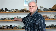 Tomá Vrubel má doma ve vitrínách spoustu meteorit, které kupuje v tuzemsku i...