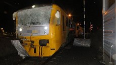 V Olomouci narazil na pejezdu osobní vlak do návsu kamionu. Nehoda zastavila dopravu na trati i na runé silnici spojující tvrt Hodolany a Pavloviky, kterou vede i tramvajová tra.