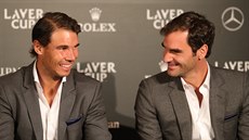 Rafael Nadal (vlevo) a Roger Federer, dv hlavní hvzdy Laver Cupu