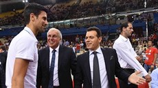 Novak Djokovi, eljko Obradovi a Dimitris Itudis (zleva) jako hosté rozluky...