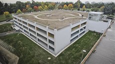 Nový parkovací dm ve Fakultní nemocnici v Plzni má ásten vyeit letitý...