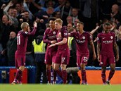 Kevin De Bruyne je v objet spoluhr z Manchester City pot, co skroval v...