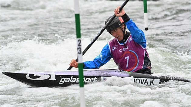 FINÁLOVÁ JÍZDA. Kateřina Kudějová na mistrovství světa ve vodním slalomu v Pau.