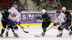 Momentka z utkání mezi Karlovým Vary (v zeleném) a Litomicemi.