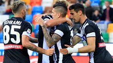 Radost fotbalist� Udinese ze vst�eleného gólu proti Sampdorii Janov.