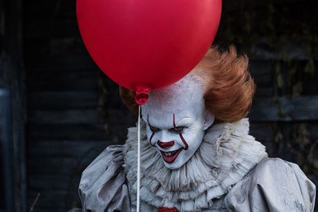 Postava krvelaného klauna Pennywise inspirovala k halloweenskému líení, které...