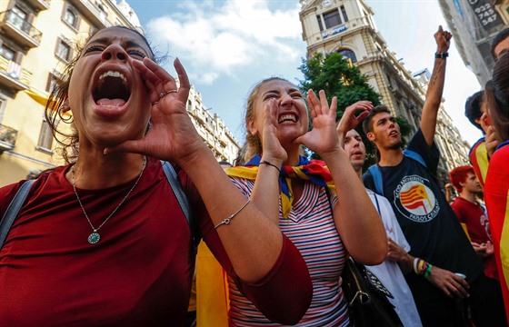 Barcelona: Demonstrace proti zásahu panlské policie bhem referenda o...